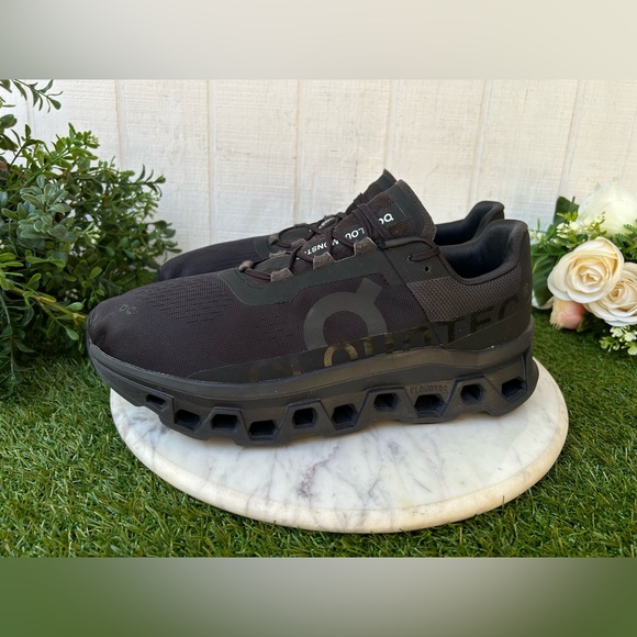 ON CLOUD Cloudmonster
Men size 12 unisex gently used
Black / Black - Picture 10 of 16